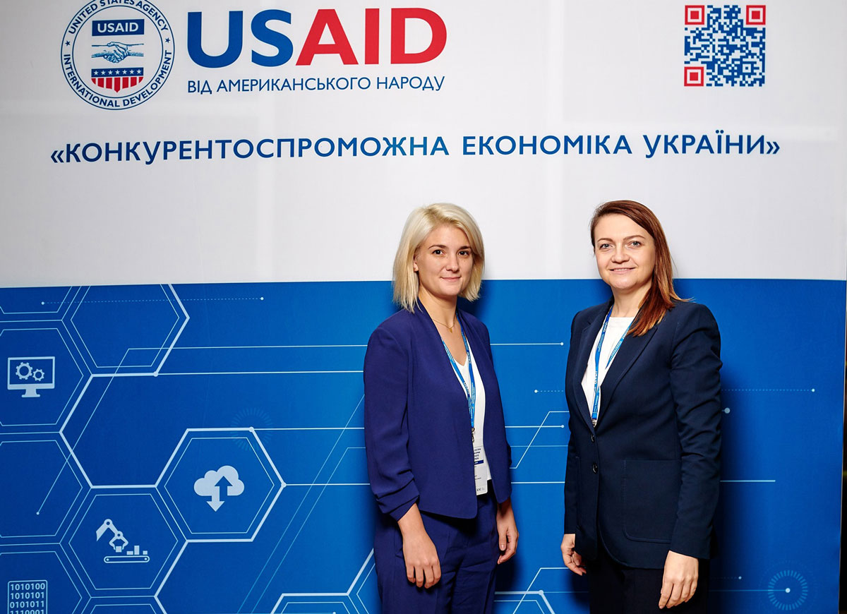 Iorianni (left) at a competition forum in the Ukraine co-sponsored by the FTC and CEP.