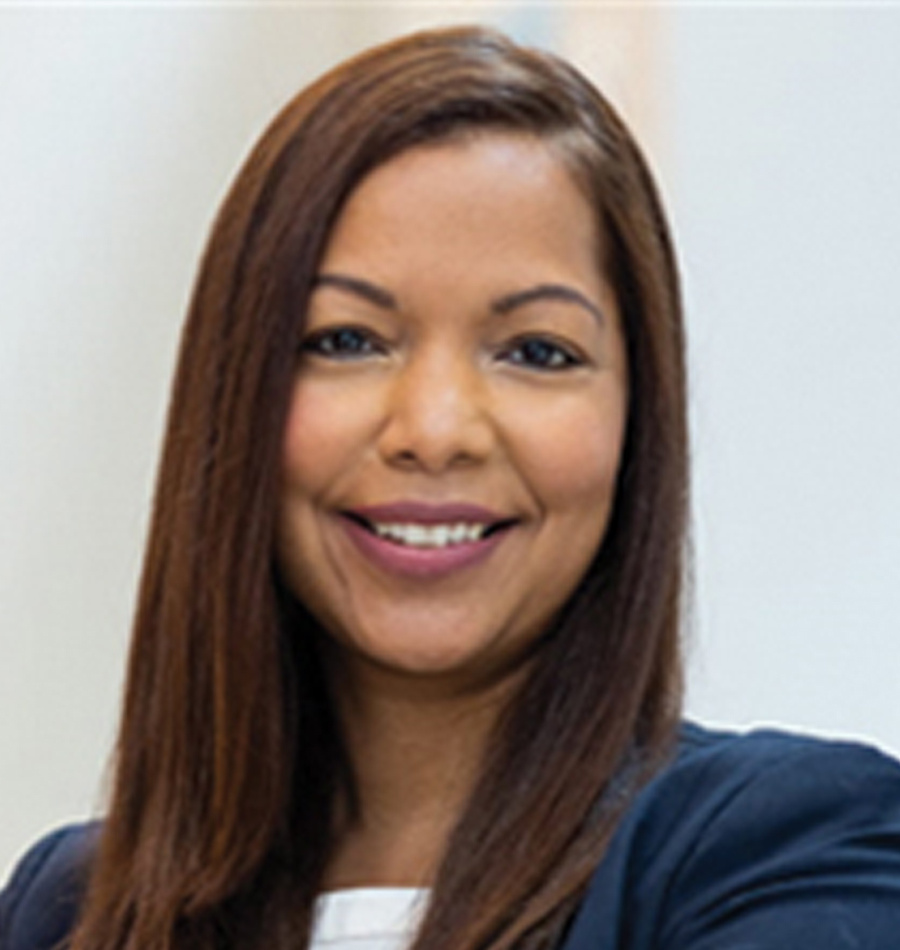 Headshot of Rosevelie Márquez Morales smiling in a navy blue business blazer suit